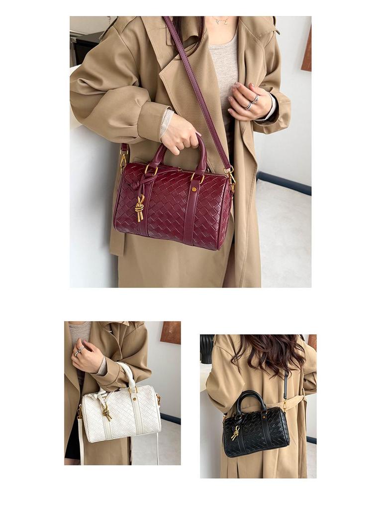 2025 Autumn/Winter Vintage Woven Women's Pillow Shoulder Bag