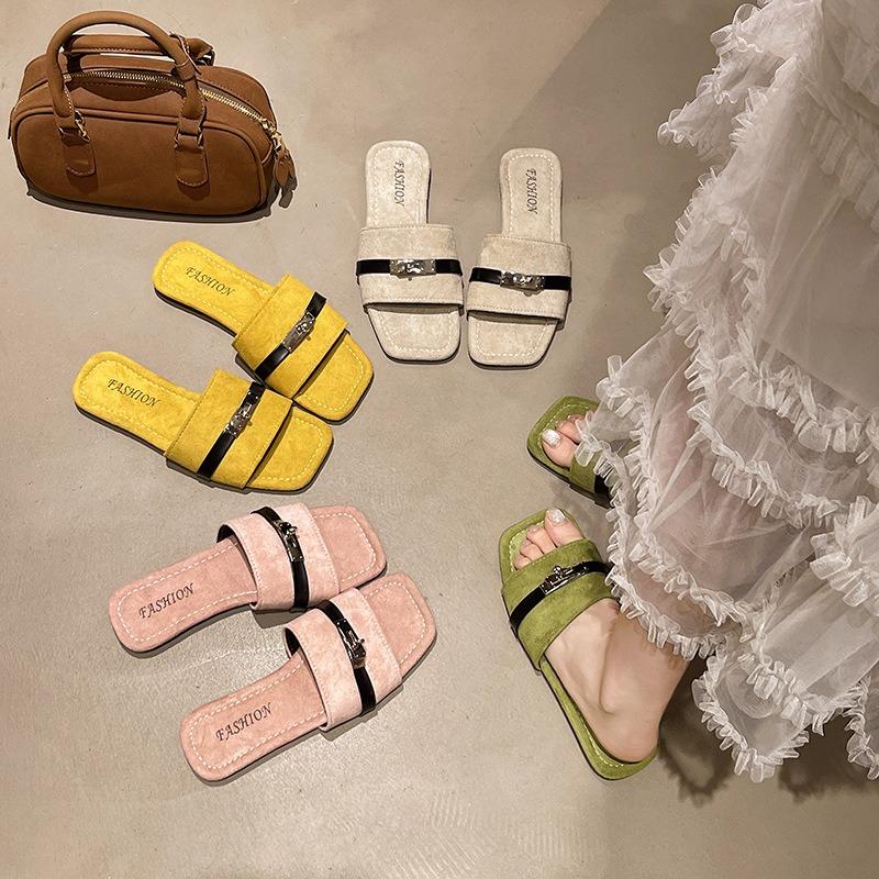 Retro square head flat bottom one-word flip shoes for women's summer wear new fashion with skirt beach cool slippers