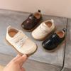 Klassische Leder Oxford Schuhe für Kinder zum Hineinschlüpfen, lässige Anzugschuhe mit verstellbarem Riemen und robuster Sohle für Kleinkinder und Kinder