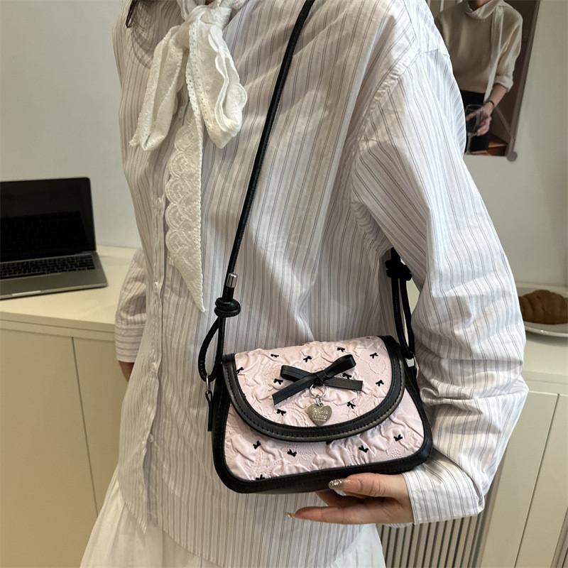 Pu Small Heartdesign Clutch Bag With Magnetic Closure For Daily Use