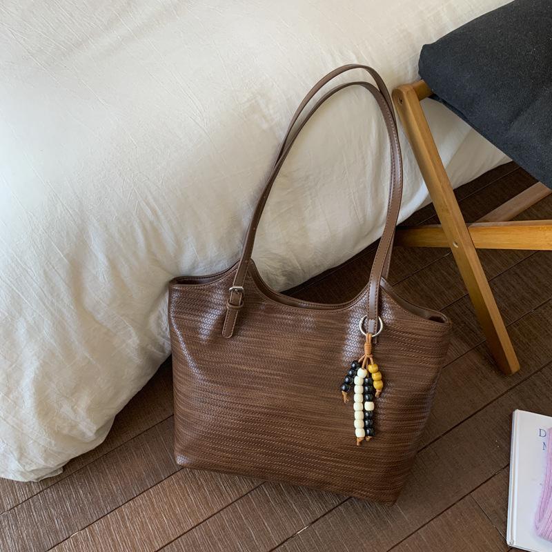 Retro bag women's large-capacity autumn new simple shoulder bag high-value texture commuter tote bag