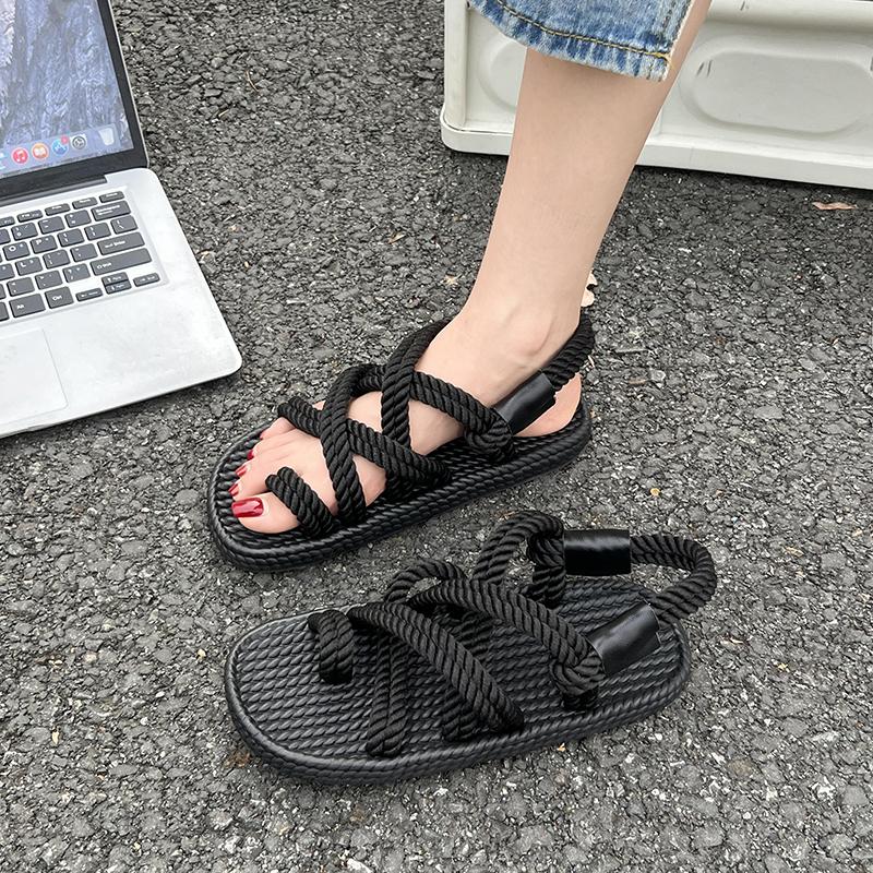 2026 Sommer Neue Koreanische Sandalen Damen Flacher Boden Hanfseil Kreuzgurt Damenschuhe Offene Zehenpartie Lässige Strandsandalen