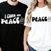 Fred/Jag Kommer i Fred Tryck Par Kvinnor T-shirts Roligt Bokstavsmönster Män T-shirts Hans och Hennes Älskare Matchande T-shirts Gåvor