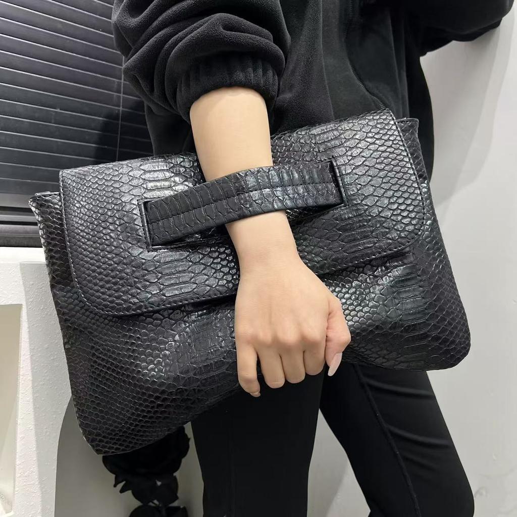 Ladies' Fashion Handbag with Thick Serpentine Pattern High Capacity Retro New Document Storage Bag