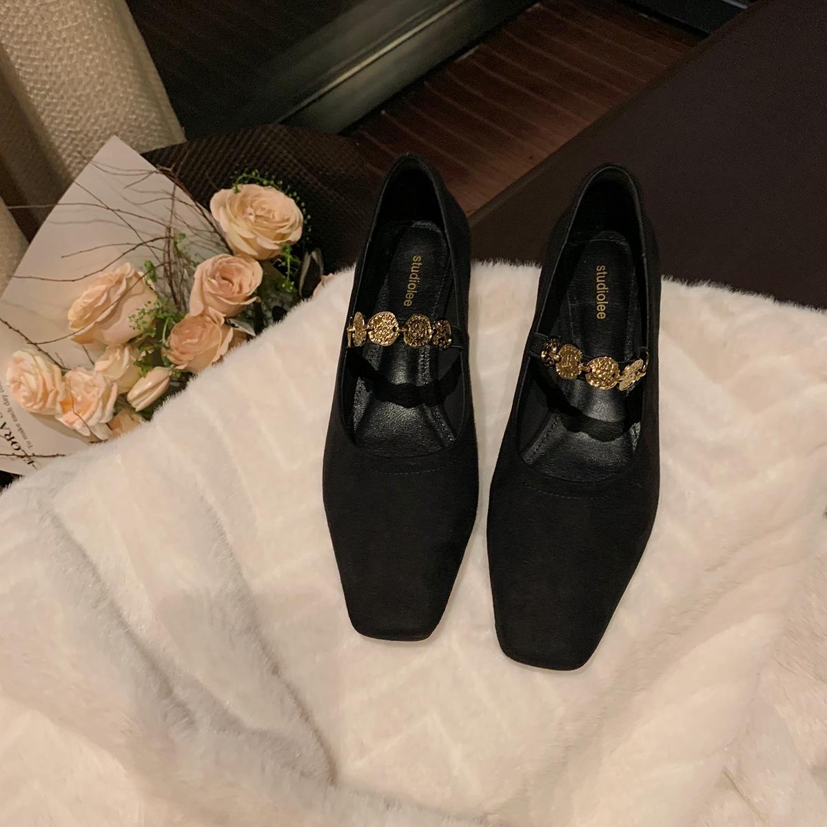 

Sheepskin version grape mother leather shoes French small square head gold coin chain shallow mouth flat bottom Mary Jane shoes women s single shoes 35