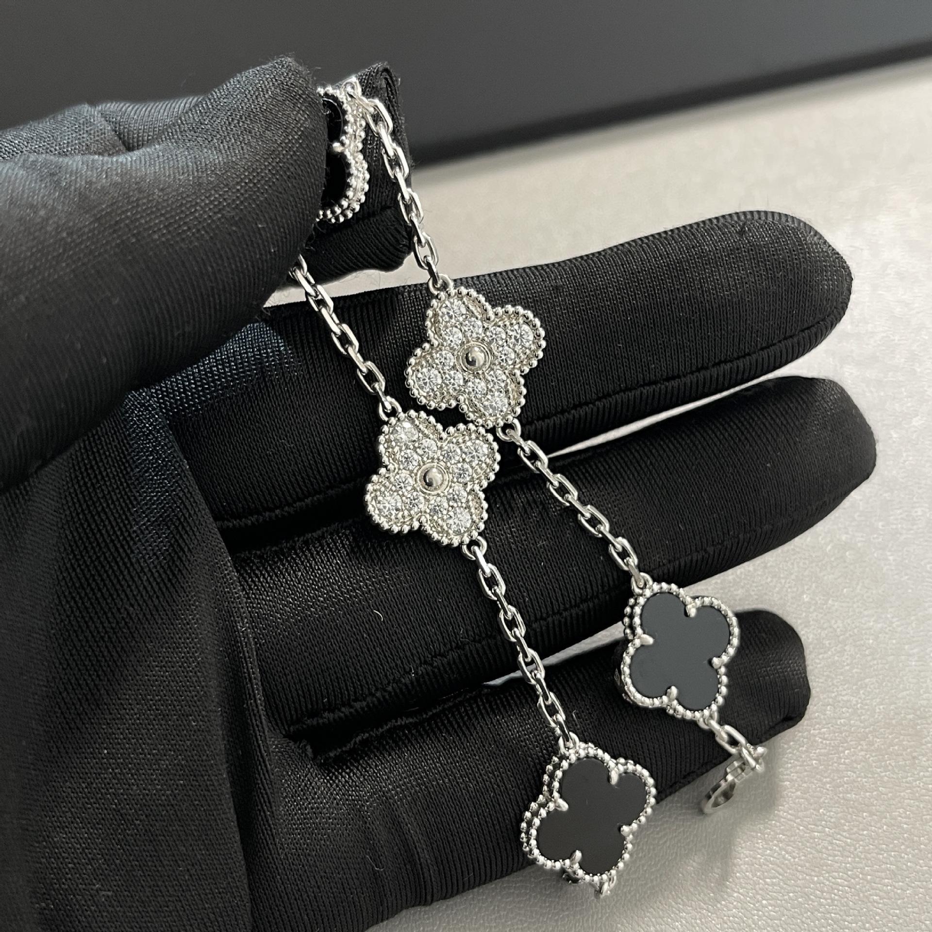 

Тонкий золотий браслет і набір намиста Чотирилисник , покриття 18K - Ідеальний подарунок на день народження дівчини V gold high version