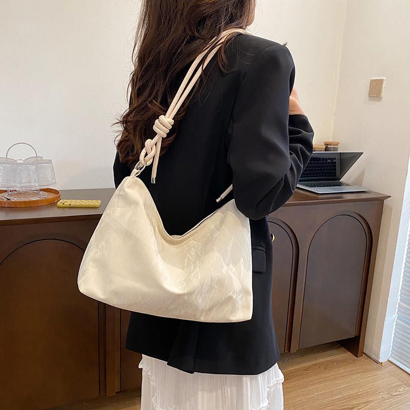 Fashionable Minimalist Design Medium Size Pu Tote Bag For Women Available In Four Colors