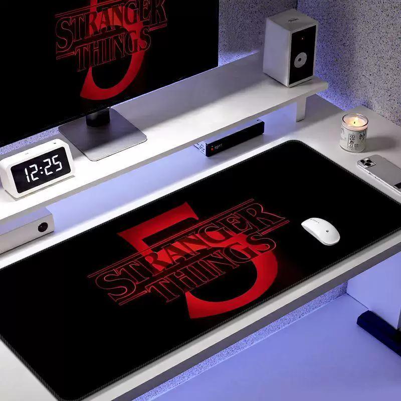 Stranger Things Kožená podložka pod myš Malá Velká Klip z filmu Podložka na stůl do koleje E-sport Protiskluzová podložka pod myš a klávesnici Personalizovaná Kreativní podložka na stůl