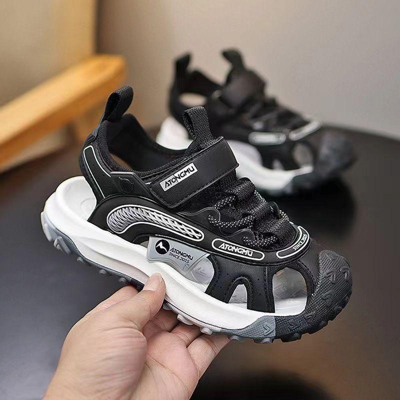 Boys' Closed-toe sandals2026New Summer Styles: Fashionable and Versatile Beach Sandals and Soft-soled Slippers for Children and Older Kids