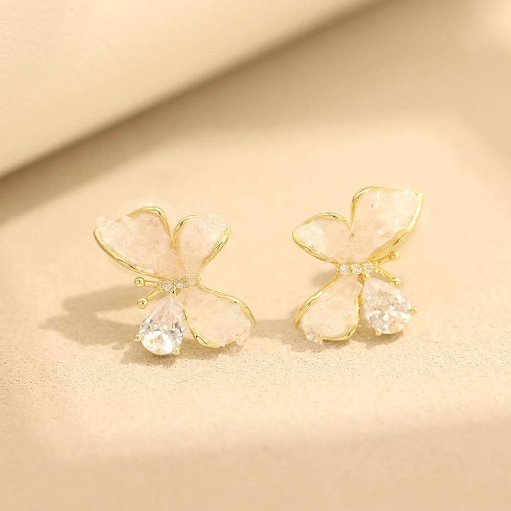Crystal butterfly ear clip women's 2025 new cool earrings ins high-end light luxury high-value versatile earrings
