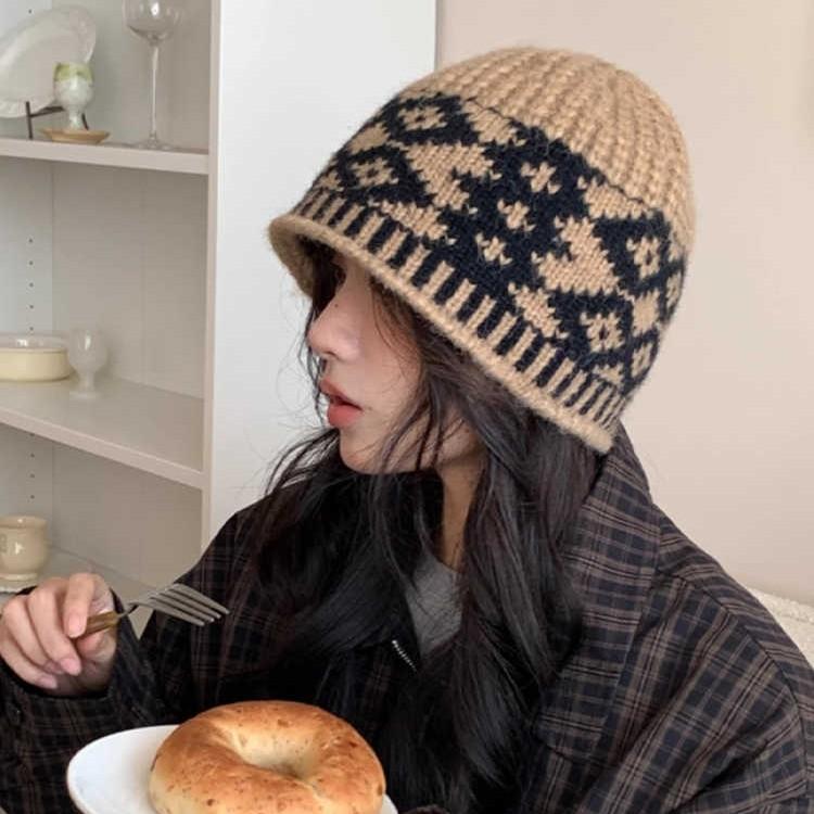 Retro rhombus knitted hat wool hat women's autumn and winter niche design sense knitted hat to keep warm and prevent