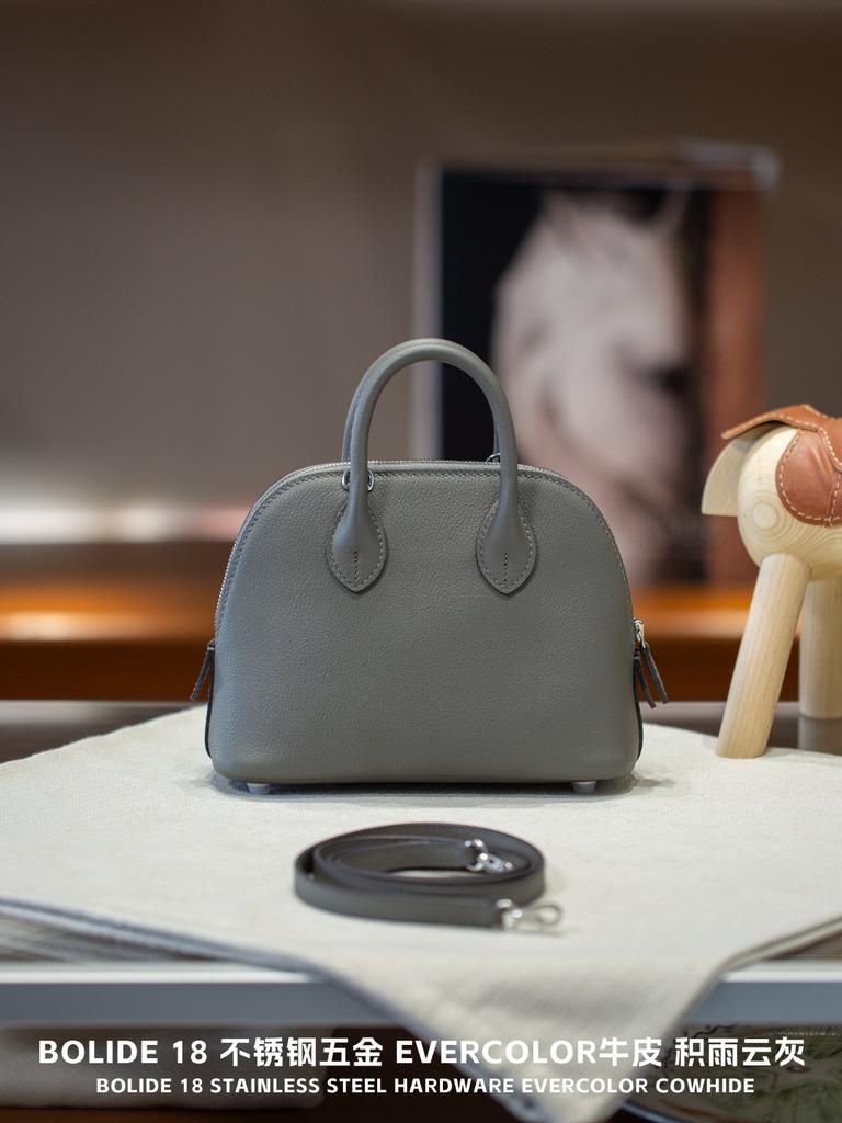 Mini Bolider 18 cm ungefütterte Schultertasche aus handgefertigtem Leder mit handgefertigtem Schulterriemen aus Evercolor-Leder