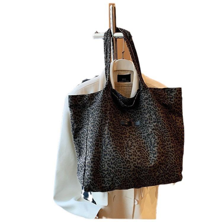 Canvas Bag Women's Large Capacity 2025 New Summer Leisure Leopard Print Shoulder Shopping Bag Class Commuter Tote Bag