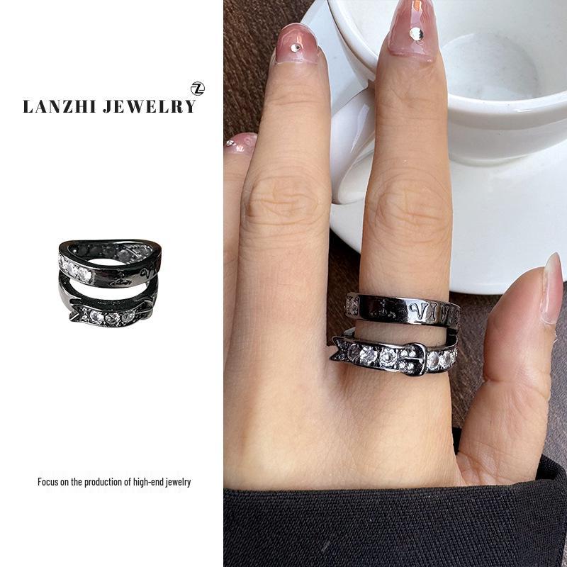 

Лань Чжи Металл цвета оружейного металла Планета Кольцо с тремя кольцами Эмаль Капельное масло Сатурн Кольцо с буквой - Женское Люкс 925 Серебро.