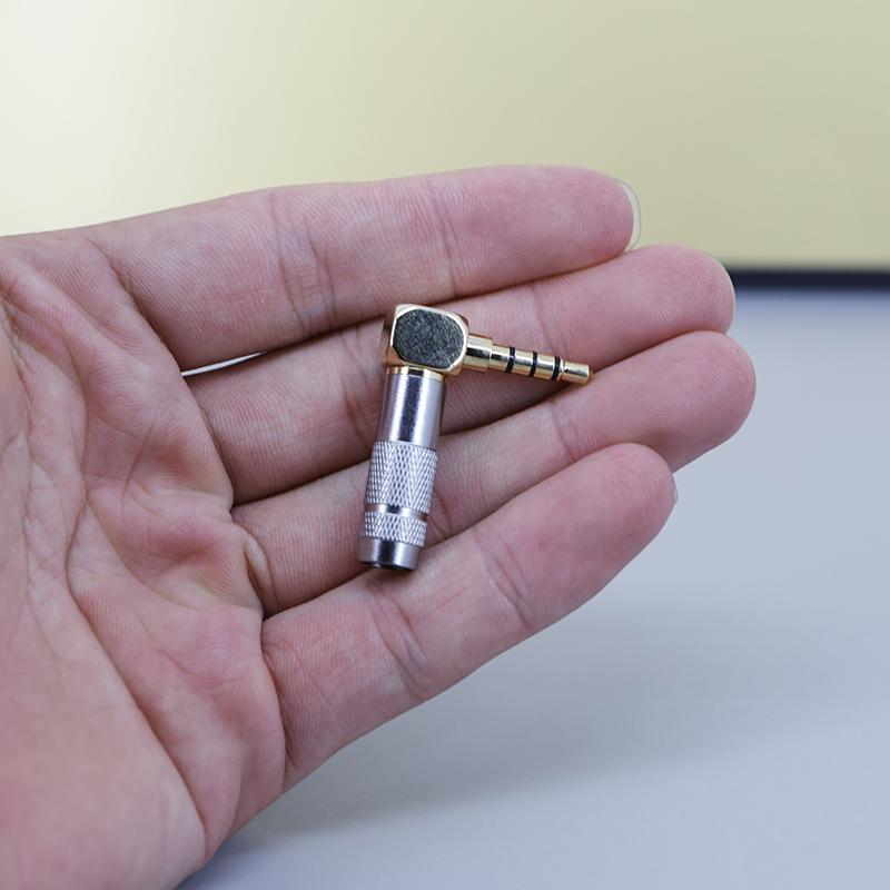2 Stück 3,5 mm 4-poliger rechtwinkliger silberner goldbeschichteter Audio-Klinkenstecker männlich zum Löten Stereo 90 Grad Kopfhörer-Stecker-Anschlussstecker