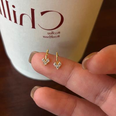 Piccoli e Delicati Orecchini a Bottone a Forma di Cuore con Zirconi, Personalità Semplice da Donna, Temperamento alla Moda, Versatili, Non Necessario Togliere gli Orecchini