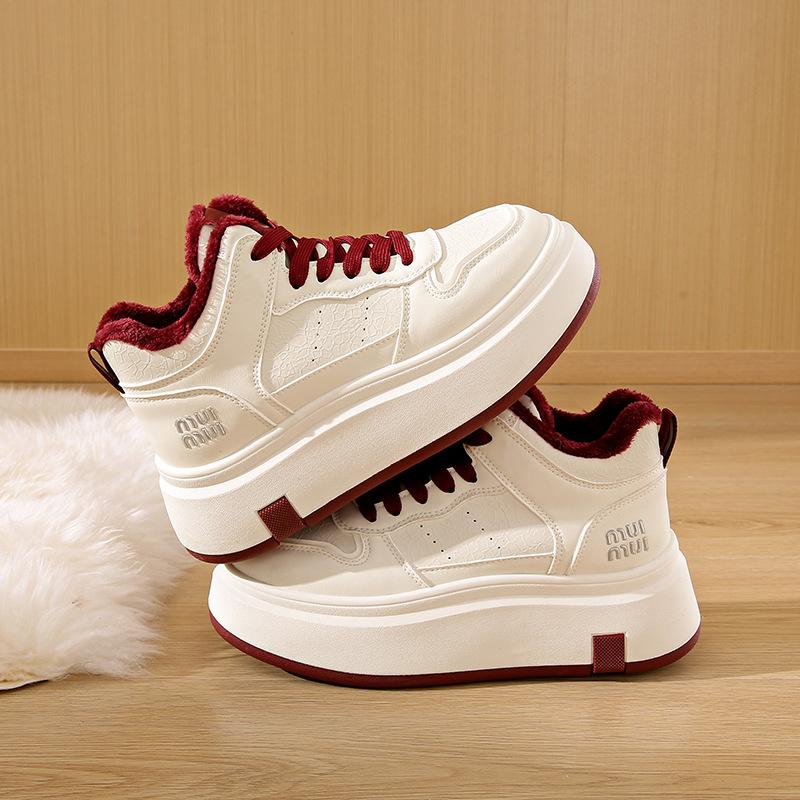 

Winter little white shoes new is female students thick-soled velvet sports board shoes casual street shot 40