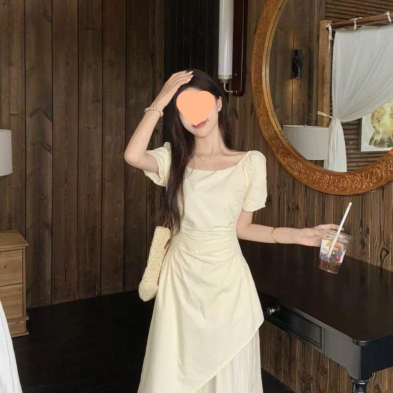 2026 French Elegant Summer Puff Sleeve Square Neck Slimming Dress with Irregular Waist and Pleats