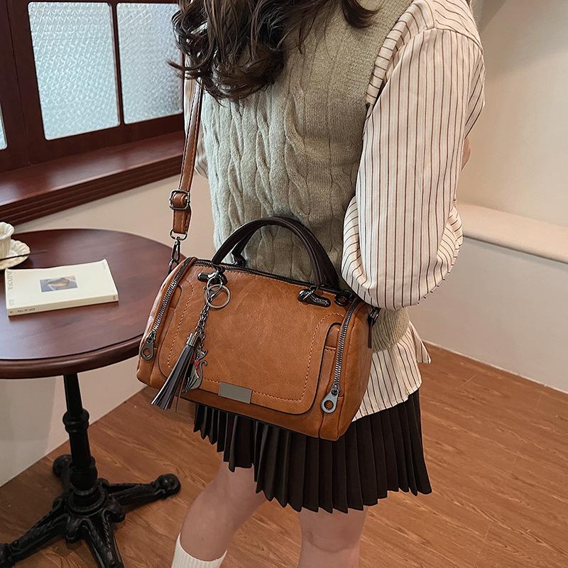 New fashion retro handbag large capacity soft leather Boston pillow bag fringed pendant women's bag