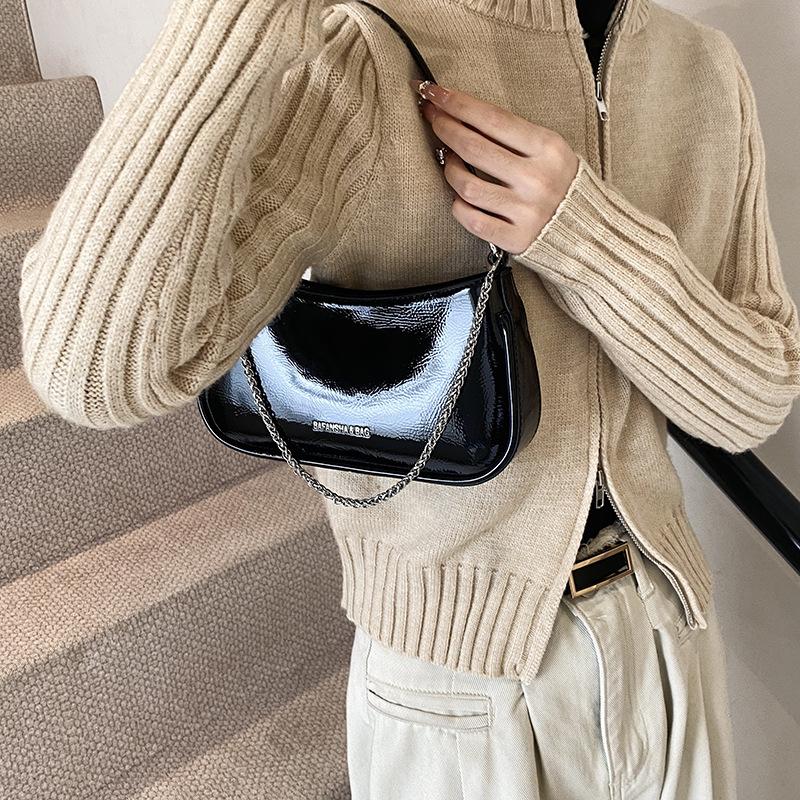 Premium Sense Retro Small Bag Women's 2025 New Autumn and Winter Versatile Messenger Bag Super Fire Shoulder Armpit Small Square Bag