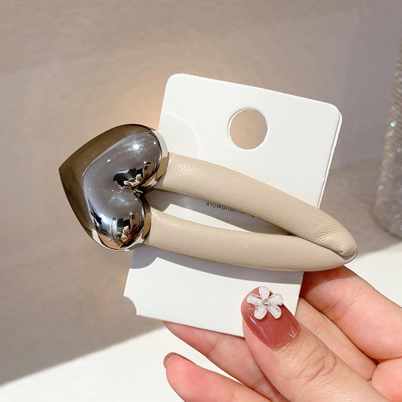 

Металлическое сердце кожаная челка заколка - корейский стиль