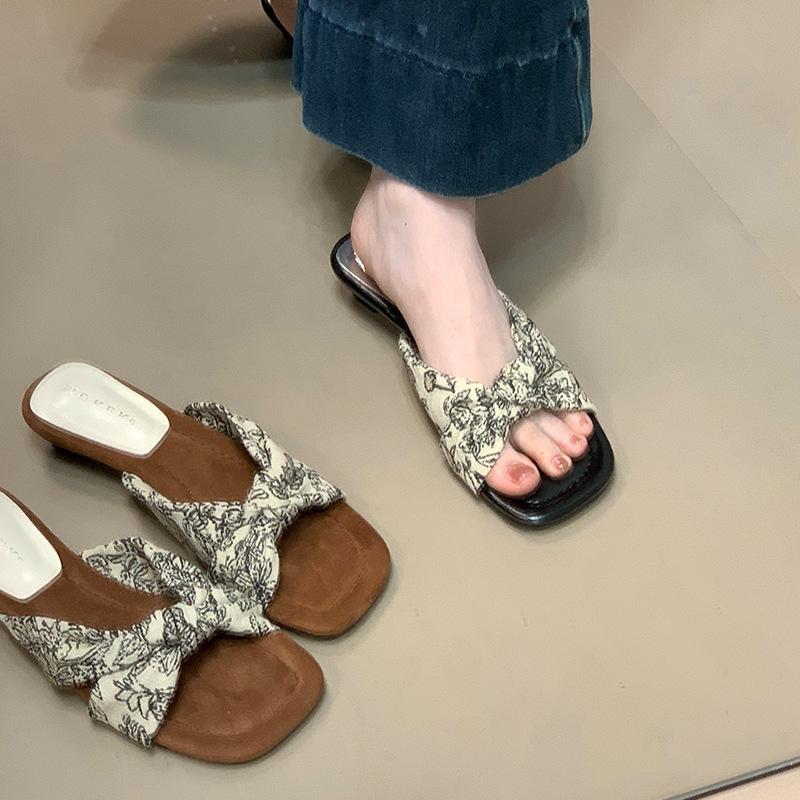 MUKEKe French fairy wind cool slippers female 2025 summer new cross matching skirt summer outer wear one-word