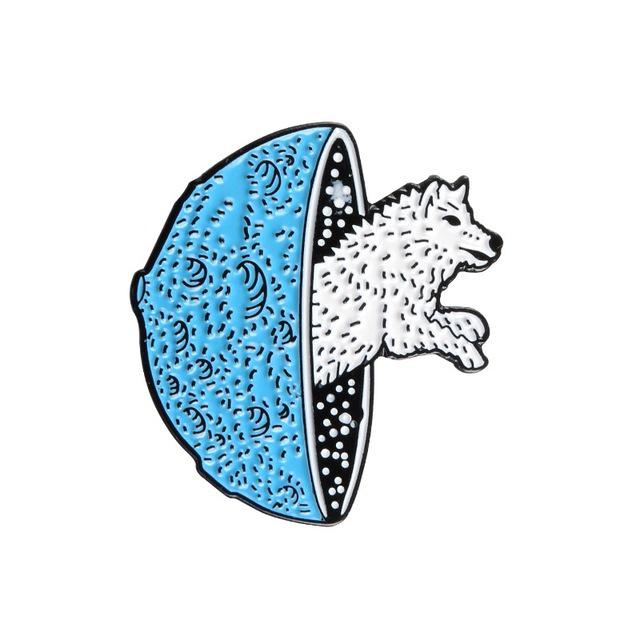 Trendy Time-Traveling Wolf Clan Brooch: Fashionable Versatile Accessory