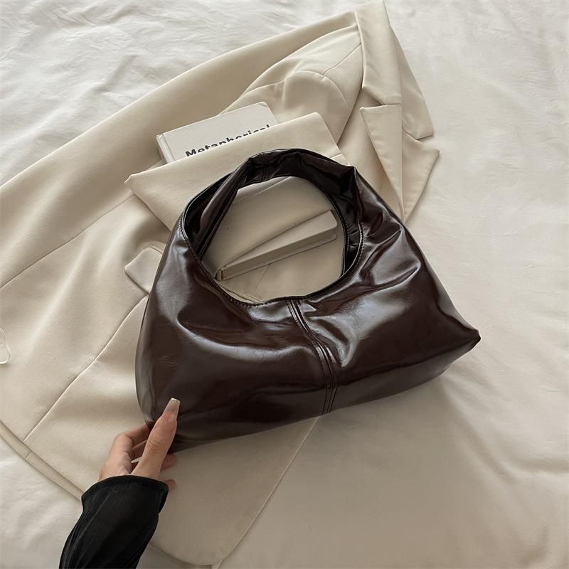 

Retro commuter texture is fashionable today, large-capacity temperament tote shoulder armpit women s bag