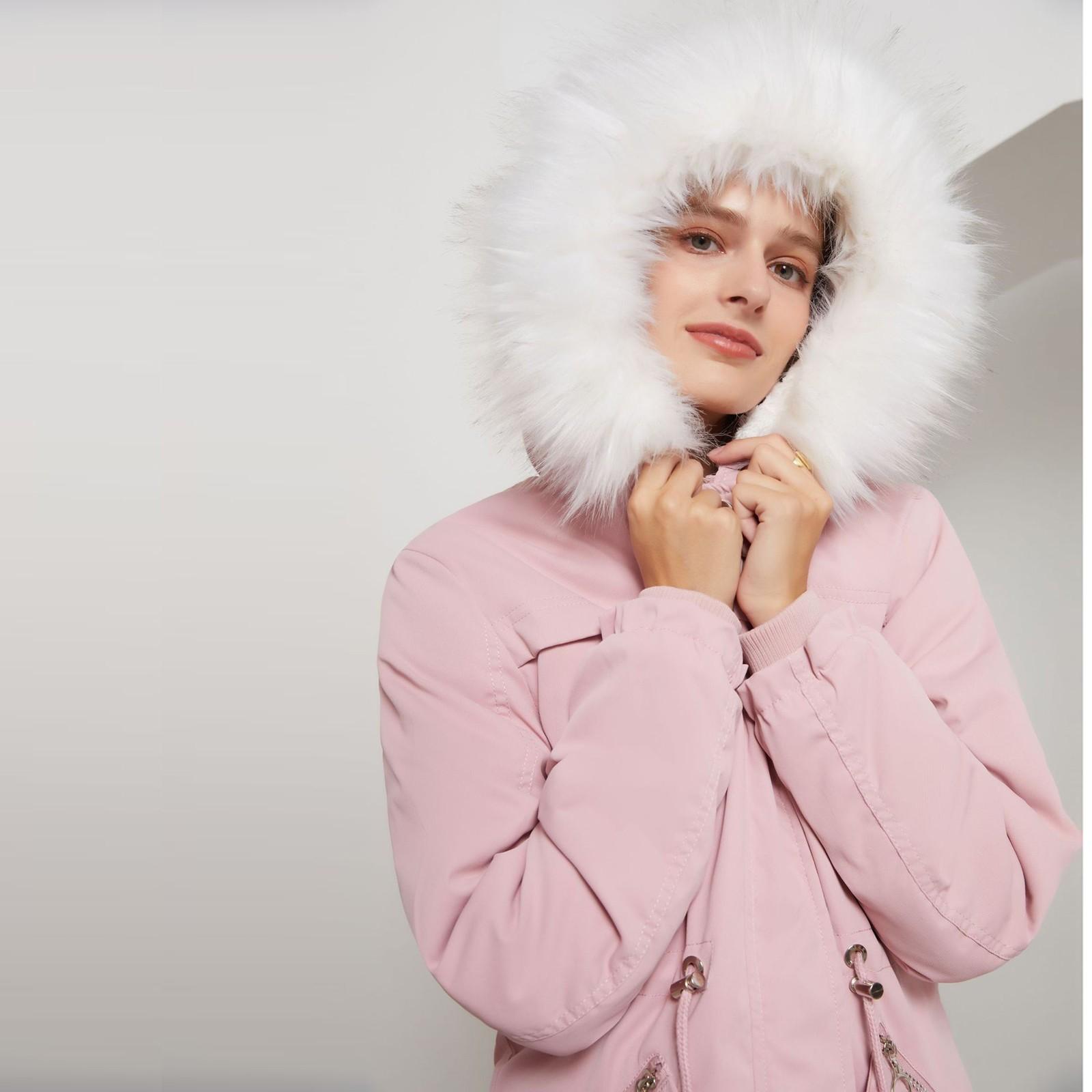 Женское зимнее теплое пальто с капюшоном и воротником из бархата — фото 4