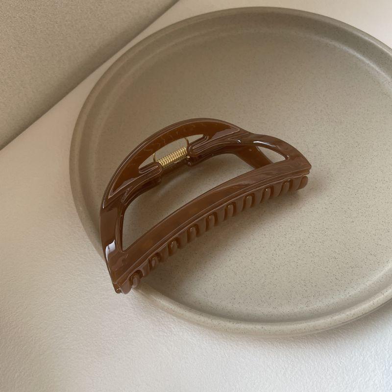 1pc Korean fashion high-end grip clip women's oversized shark clip hair clip, hair clip, semi-circular hair clip accessory