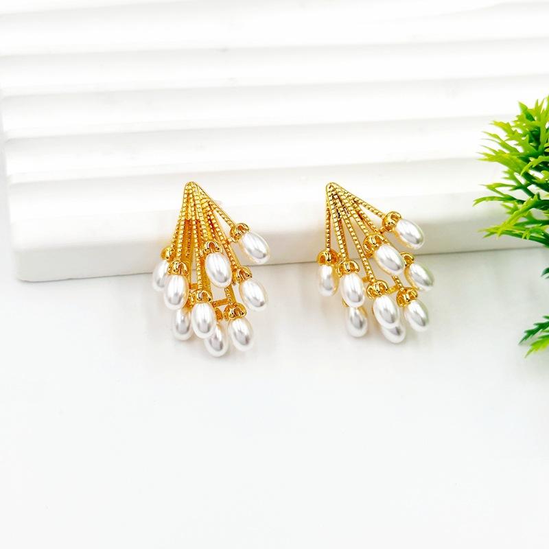 Trendy Temperament Women S Earrings Light Luxury Imitation Grape Stud Earrings