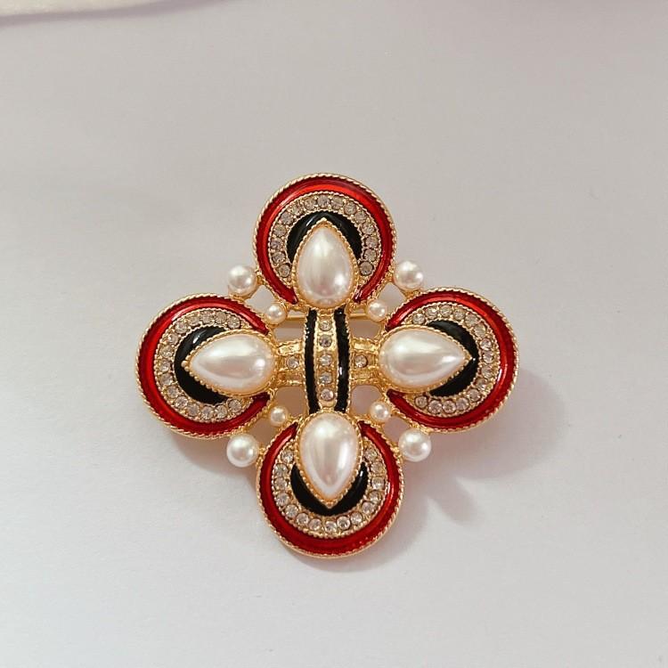 Vintage French Style Butterfly Brooch With Pearl Drop Oil Finishing For Women Fashion Accessories