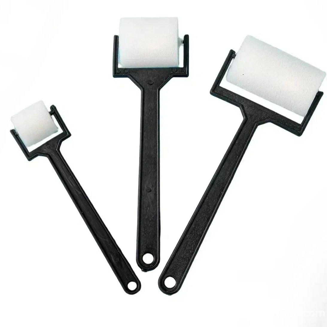 

Sponge Roller Paintbrush with Black Handle for DIY Art and Graffiti