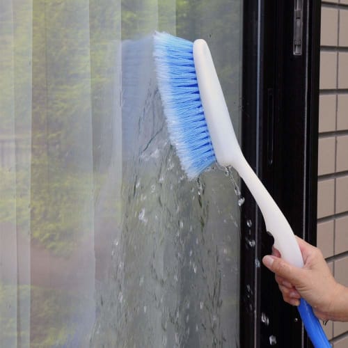 Azuma Handy Water-Permeable Brush, Total Length: Approx. 41cm, Soft, Split-Tip Brush, Ideal for Cleaning the Fine Mesh of Screen Doors. AZ289