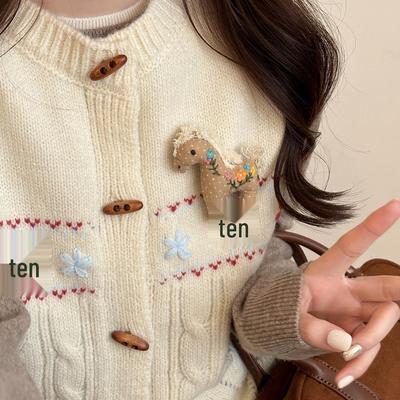 Knitted Fabric Horse Flower Brooch: Cute Cartoon Pin for Women - Versatile Clothing Accessory
