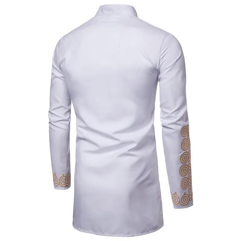 Camisa Masculina Média Branca com Gola Alta e Estampa Banhada a Ouro