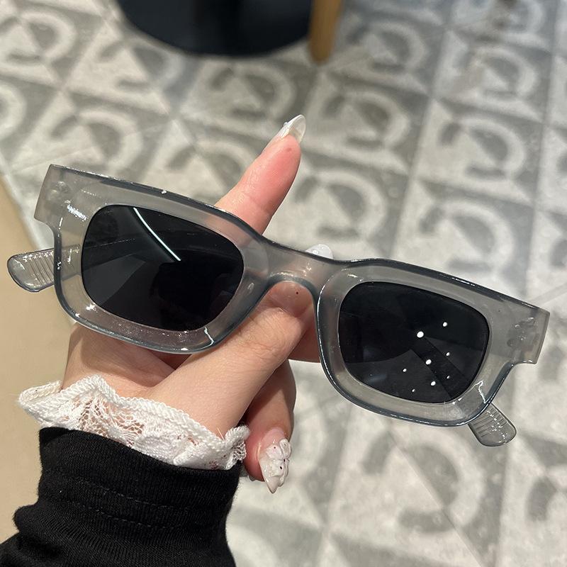 Fashion Sunglasses Classic Retro Square Glasses Women Men Vintage Travel Small Rectangle Sun Glasses Female Eyewear Anti-Glare