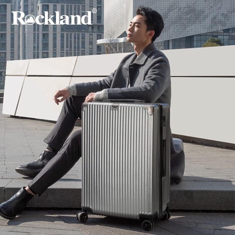 Rockland New World Series PC Spinner Luggage