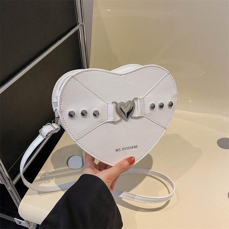 

Trendy Small Bag For Women 2024 New Edition Popular Rivet Decor Street Style Crossbody Bag Chic Heart-shaped Handbag білий