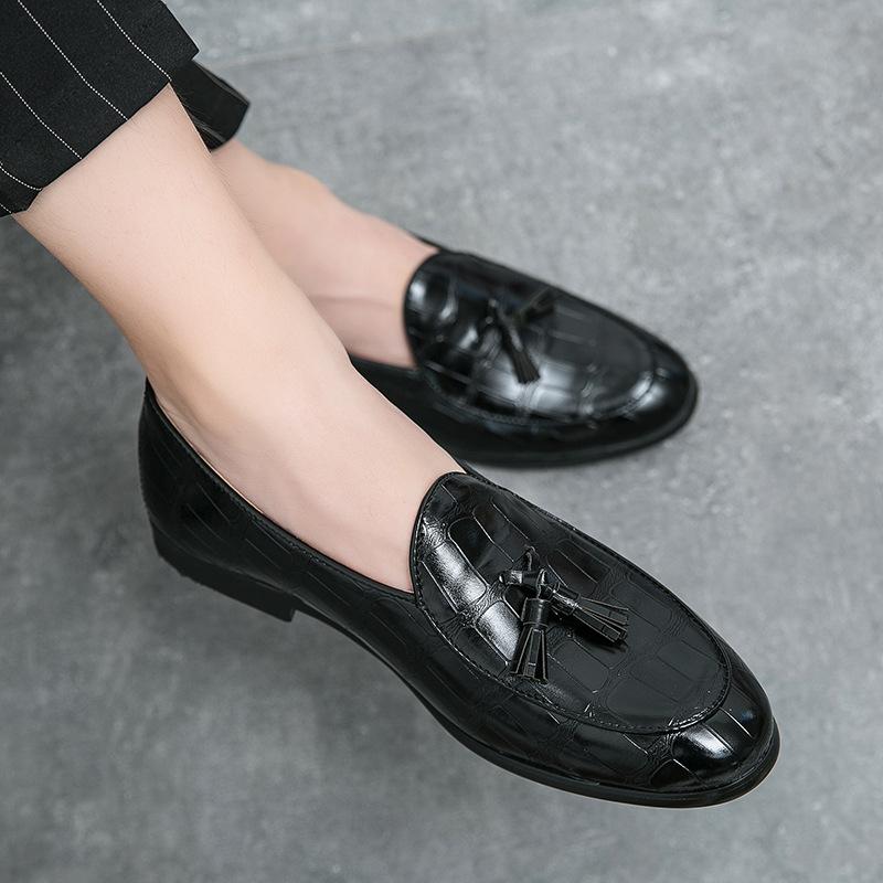 Large size leather shoes men's British pointed toe one pedal fringed men's shoes foot cover business leisure trend small leather shoes