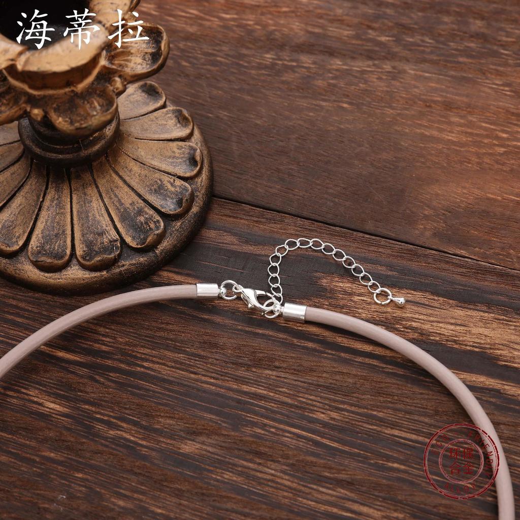 Nouveau collier géométrique creux lettre D corde en cuir épais, collier de grand-mère haut de gamme pour femmes à la mode et personnalisé
