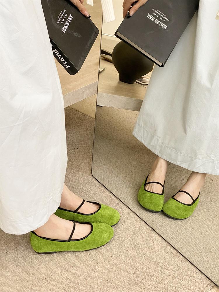 

Soft-soled fashion single shoes women s autumn 2025 new versatile shallow mouth soft-soled retro small fragrant style with skirt ladyshoes tide 40