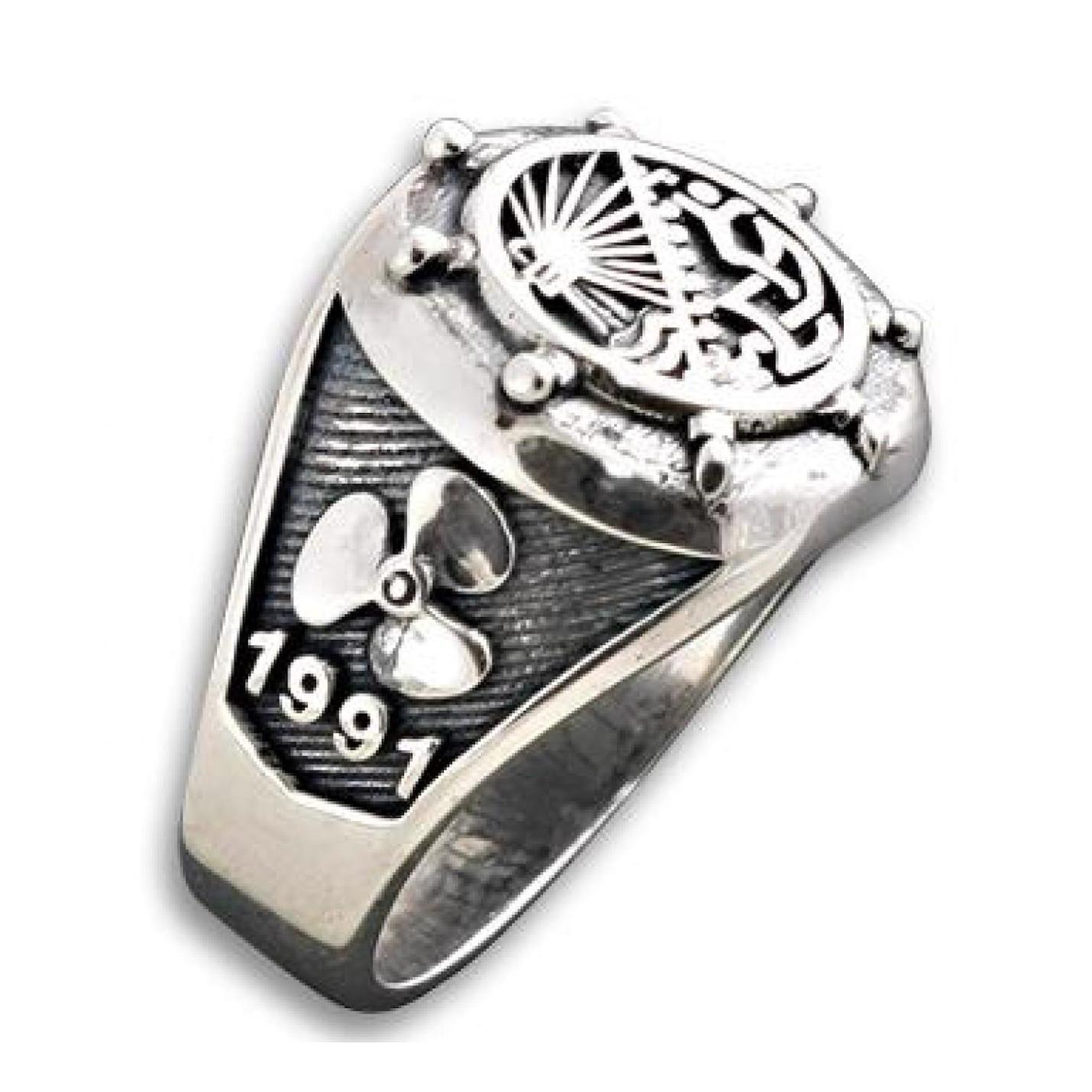 

Кольцо морского факультета Стамбульского университета