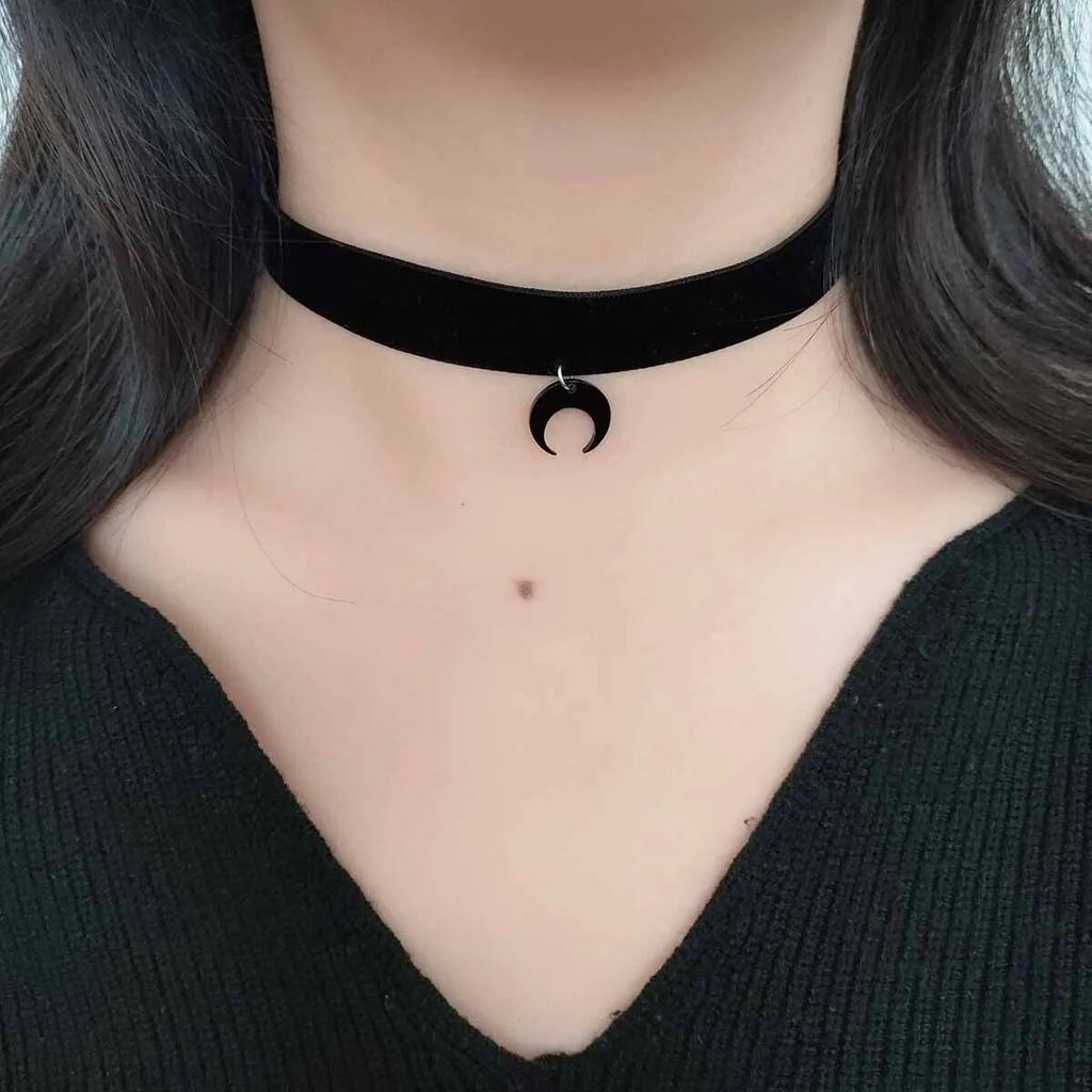 1 A Simple Dark Gothic Wind Velvet Belt Acrylic Crescent Moon Pendant Choker Necklace Neck Chain Collar Necklace Women Deserve T