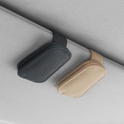 Uchwyt na okulary przeciwsłoneczne do samochodu Klips na okulary przeciwsłoneczne Osłona przeciwsłoneczna Skórzany futerał na okulary Mocowanie Klips na karty biletowe Akcesoria do wnętrza samochodu