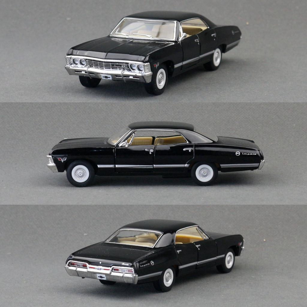 Alloy Classic Corvette Diecast Car Model With Inertia Drive For Play And Display