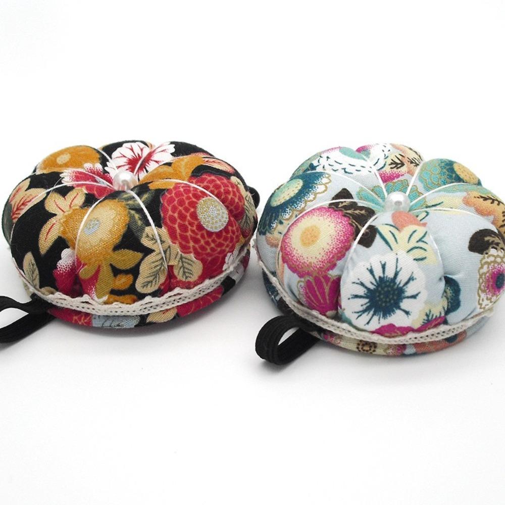 Kreative Steckkissen zum Nähen Baumwollstoff Kürbisform Nadelkissen Handgelenk-Steckkissen Nähzubehör