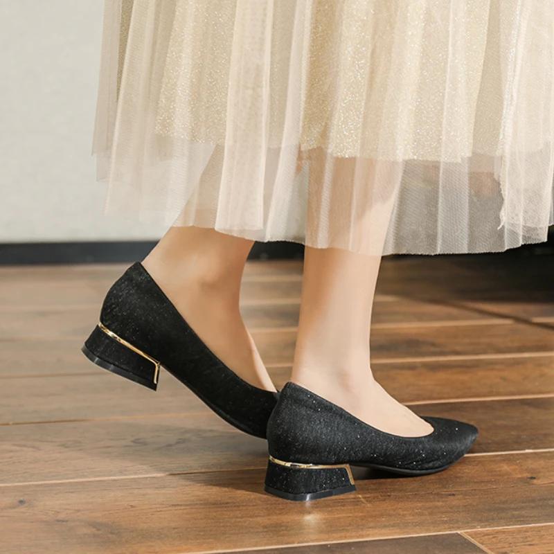 

Мода 2024 года, туфли с острым носком, женские, на низком каблуке, с неглубоким носком, элегантная женская обувь, повседневные кроссовки, большие платья, лето на каблуках 35 чёрный