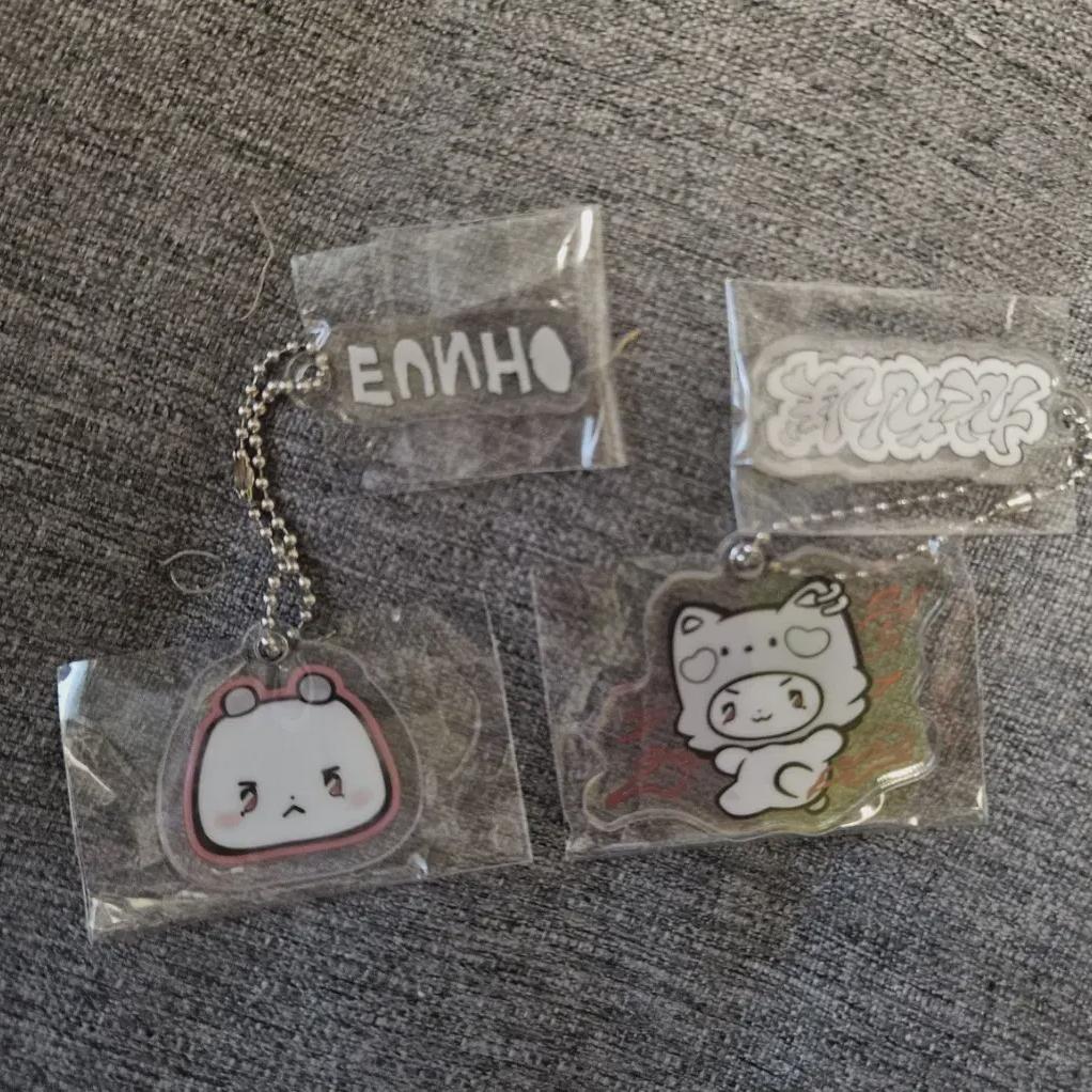 

Play Japan Всплывающий магазин Момо Брелки 2 вида в продаже