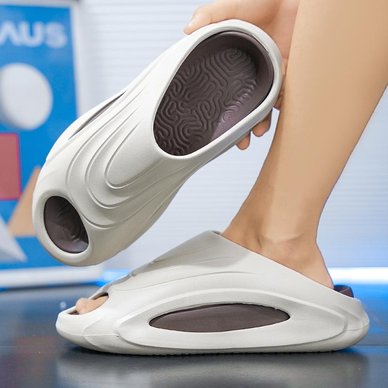 

Толстая подошва увеличивает новые мужские летние сандалии 2024 года с мягкой подошвой повседневные пляжные шлепанцы нескользящие легкие прогулочные мужские туфли 40-41